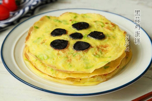 黑蒜西葫芦鸡蛋饼