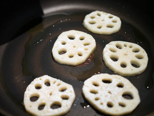 番茄罐头炒莲藕