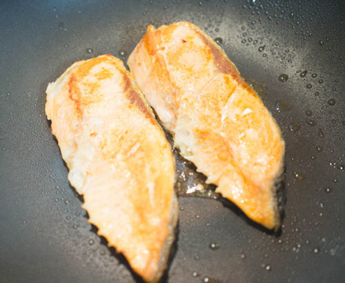 红味噌香煎鲑鱼