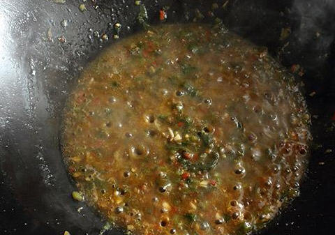 雪菜烧鲫鱼香鲜入味，家常做法全解析