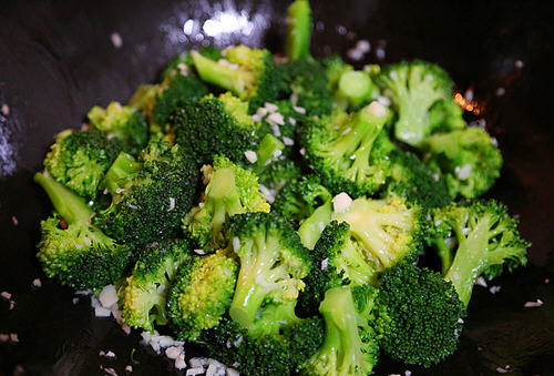 蒜蓉西兰花的家常做法 蒜蓉西兰花的家常做法