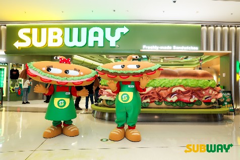 “一 口新鲜， 唤醒百味 ”， 赛百味携手“新鲜体验官 ”刘畊宏揭开品牌升级新篇章