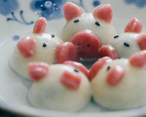 花生黑芝麻馅内酯豆腐小猪汤圆制作方法