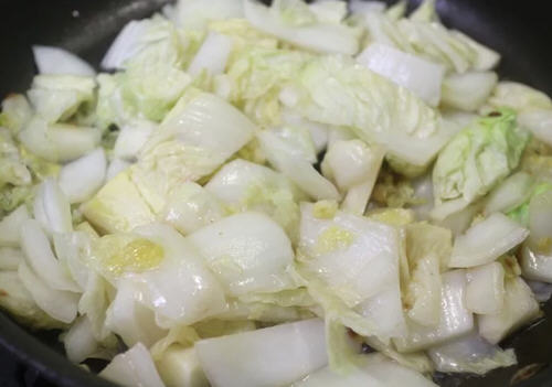 宁波年糕炒白菜家常做法与技巧分享