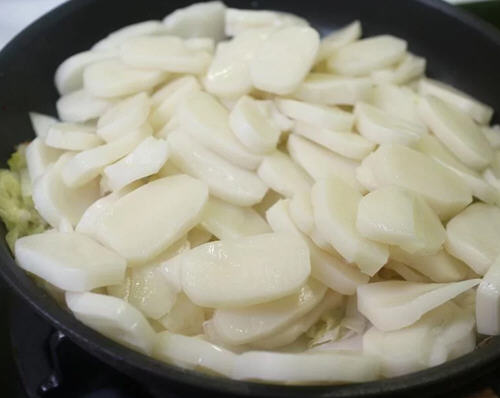 宁波年糕炒白菜家常做法与技巧分享