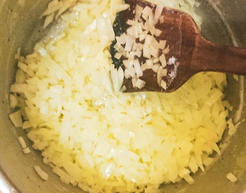 英式洋葱土豆鱼汤简易食谱 传统料理温暖做法