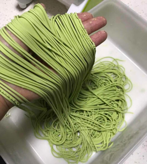 菠菜挂面自制方法全解析,绿色健康又劲道 菠菜挂面自制方法全解析,绿色健康又劲道