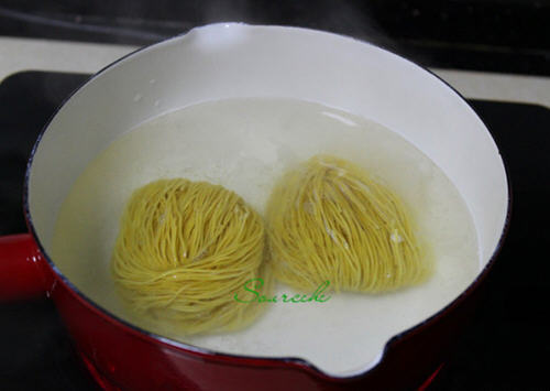 地道沙茶面制作全攻略：碱水面+沙茶酱秘方