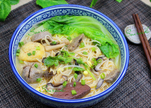 地道沙茶面制作全攻略：碱水面+沙茶酱秘方