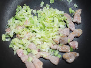 包菜肉丝炒面饭家常做法 简易食谱美味秘诀