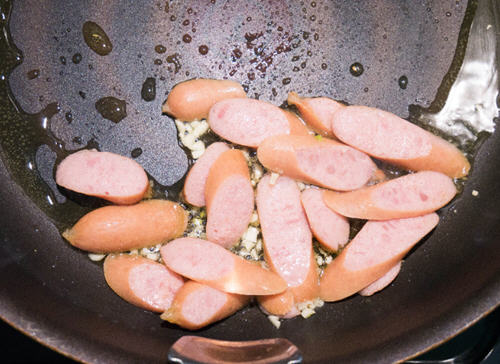 和风意大利面家庭做法：高丽菜鑫鑫肠酱汁风味