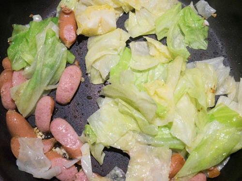 和风意大利面家庭做法：高丽菜鑫鑫肠酱汁风味