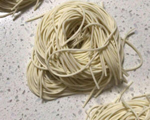 手工原味挂面制作全流程：从面团到冷冻保存技巧