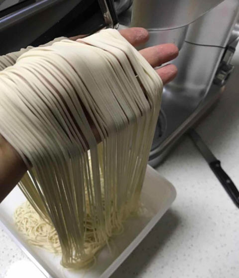 手工原味挂面制作全流程：从面团到冷冻保存技巧