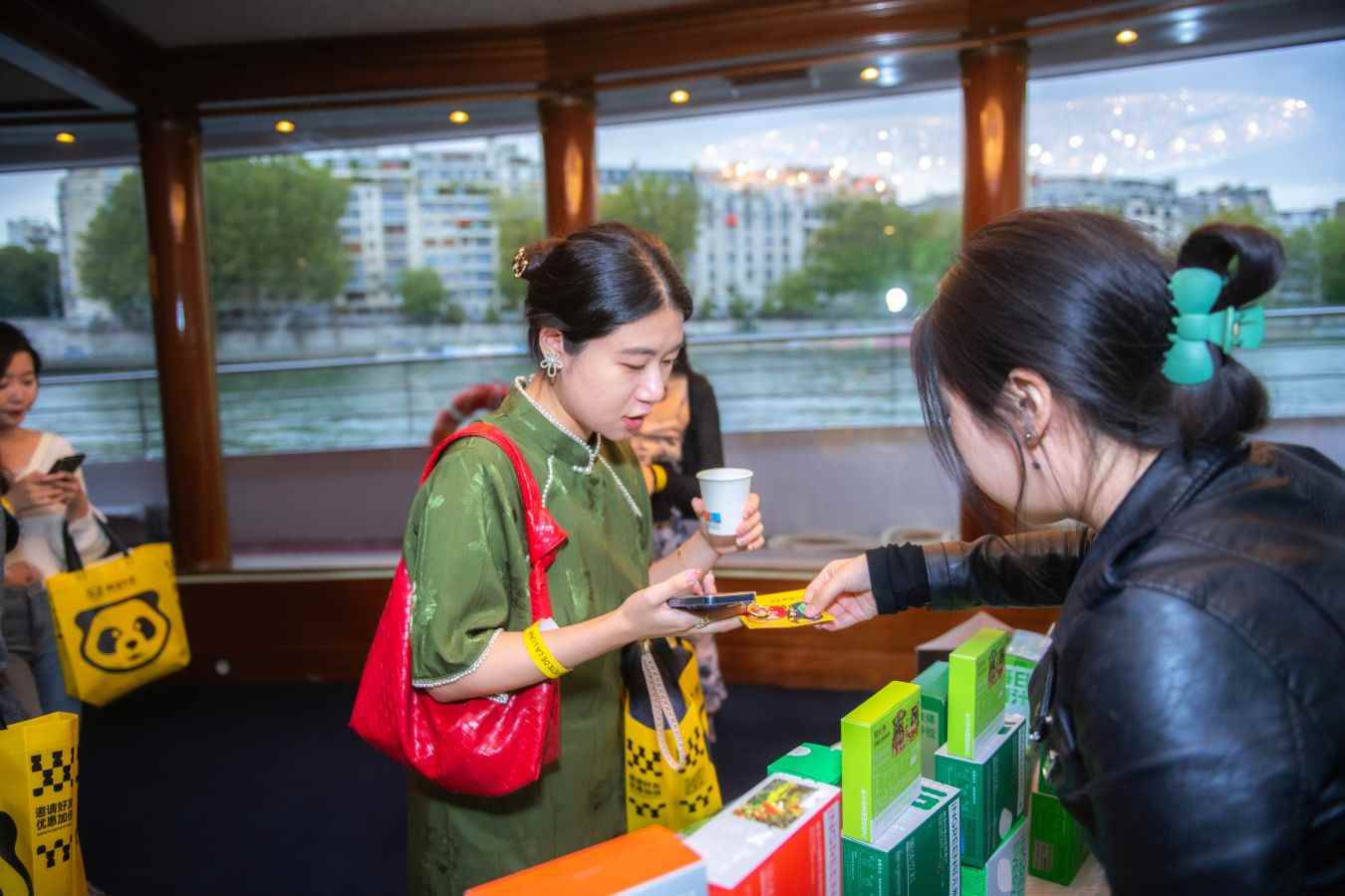 轻元素携手熊猫外卖法国首推植物营养健康理念 轻元素携手熊猫外卖法国首推植物营养健康理念