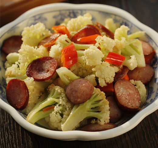 哈尔滨红肠炒花菜