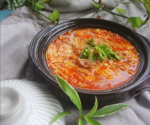 番茄金针菇肥牛汤锅 番茄金针菇肥牛汤锅