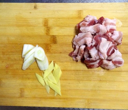 大白菜炒五花肉 大白菜炒五花肉