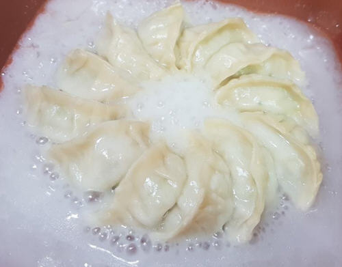 冷冻水饺做冰花煎饺