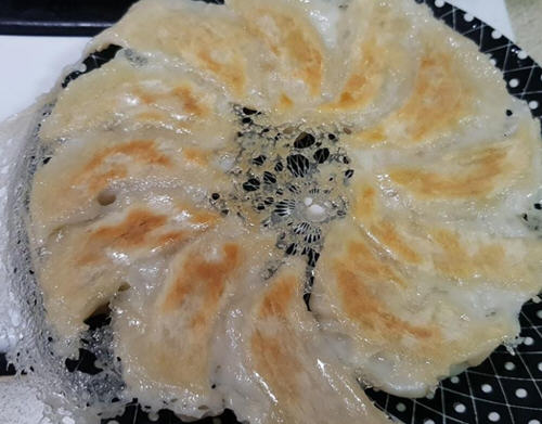 冷冻水饺做冰花煎饺