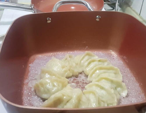 冷冻水饺做冰花煎饺