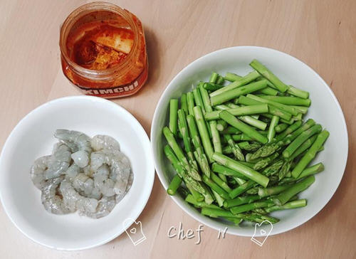 泡菜芦笋炒鲜虾