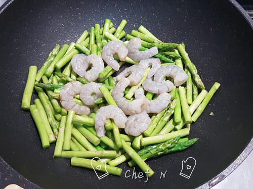泡菜芦笋炒鲜虾