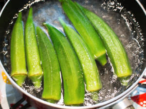 辣味噌凉拌秋葵
