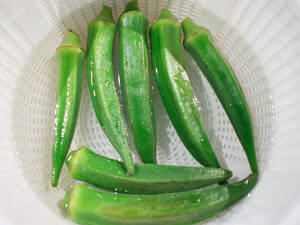 辣味噌凉拌秋葵