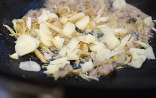 咸鱼炒椰菜仔家常做法及食材搭配技巧