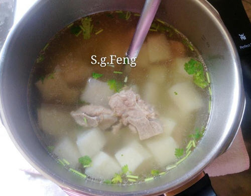 高压锅炖白萝卜排骨汤快速步骤