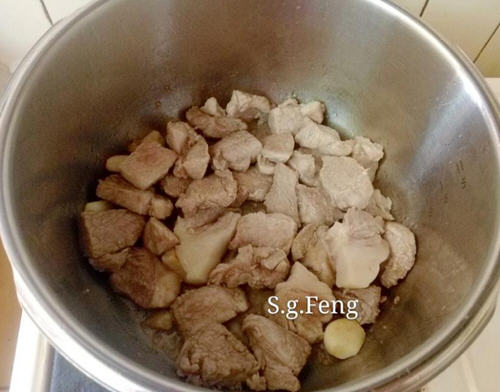 高压锅土豆炖肉做法 省时营养一锅出