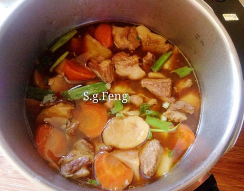 高压锅土豆炖肉做法 省时营养一锅出