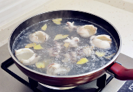 青岛特色小墨鱼炖豆腐家常做法 青岛特色小墨鱼炖豆腐家常做法