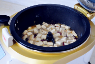 青岛特色小墨鱼炖豆腐家常做法 青岛特色小墨鱼炖豆腐家常做法