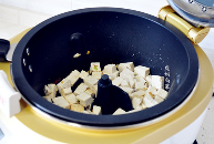 青岛特色小墨鱼炖豆腐家常做法 青岛特色小墨鱼炖豆腐家常做法