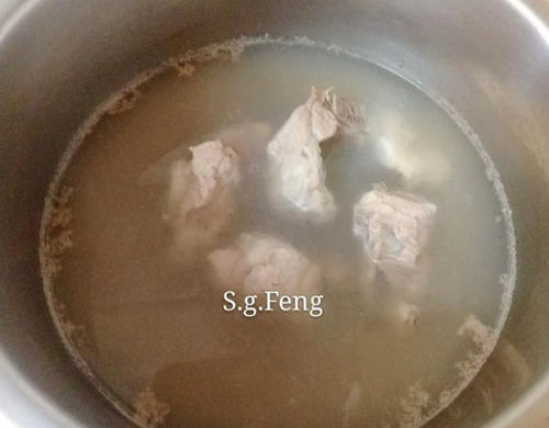 高压锅炖白萝卜排骨汤快速步骤