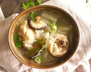 洋葱炖鸡汤做法 暖胃驱寒预防感冒简易料理