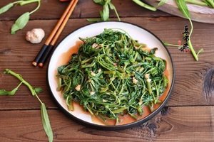 腐乳空心菜的家常做法 先炒腐乳后炒菜更美味