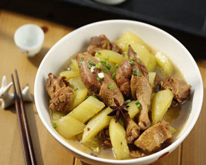 土黄瓜烧鸭腿肉的家常做法 鲜美下饭营养搭配