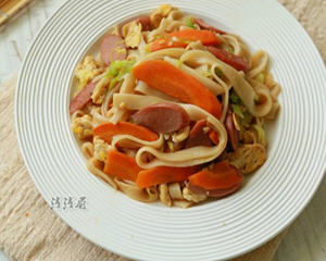 家常炒烤冷面做法 在家轻松制作街头小吃美味