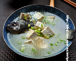 鲫鱼炖豆腐家常做法详解 营养丰富补钙功效佳