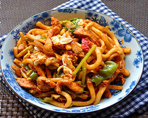 鸡肉蔬菜炒面制作方法，家常快手营养面食做法