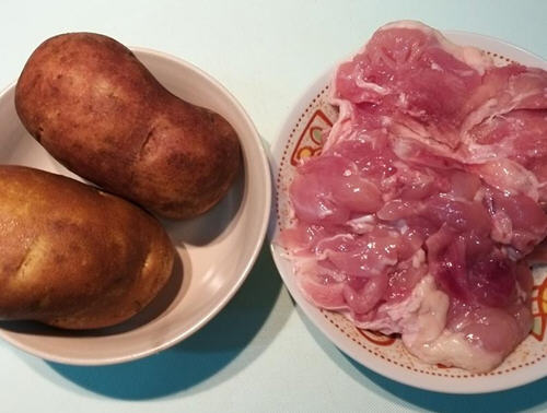 马铃薯炖鸡肉盖饭制作方法，香浓下饭的家常美味