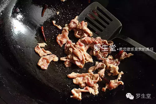 家常青笋肉片制作方法 梅花肉配青笋脆嫩爽口 家常青笋肉片制作方法 梅花肉配青笋脆嫩爽口