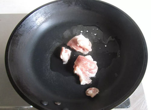 小炒苦瓜的家常做法教程 去除苦味营养丰富的夏季降火菜谱 小炒苦瓜的家常做法教程 去除苦味营养丰富的夏季降火菜谱