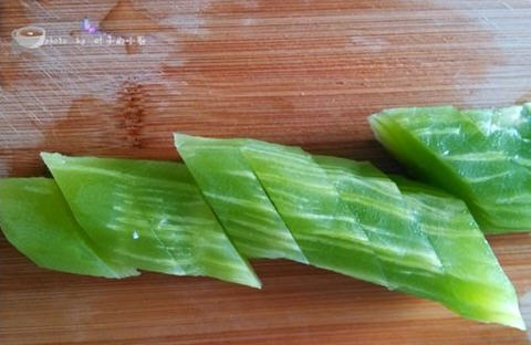 家常青笋肉片制作方法 梅花肉配青笋脆嫩爽口