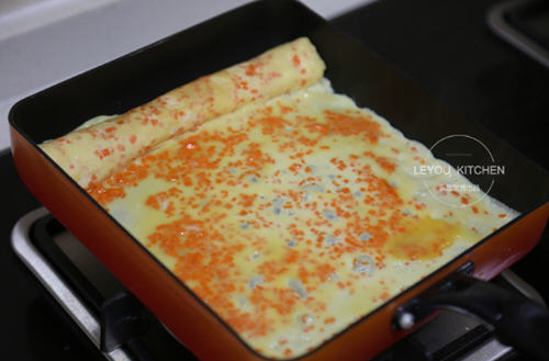 胡萝卜厚蛋烧的家常做法 营养丰富的鸡蛋小吃制作教程