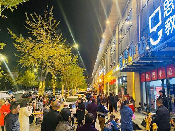 成都东立美食街推出IP形象"东东" 河马造型圈粉无数-云溯流哉互尼烹饪网 成都东立美食街推出IP形象"东东" 河马造型圈粉无数-云溯流哉互尼烹饪网