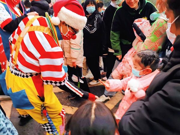 成都东立美食街推出IP形象"东东" 河马造型圈粉无数-云溯流哉互尼烹饪网 成都东立美食街推出IP形象"东东" 河马造型圈粉无数-云溯流哉互尼烹饪网